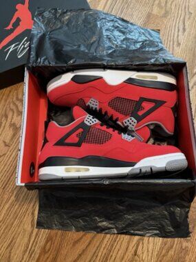 Jordan 4 Retro ’Toro Bravo’
